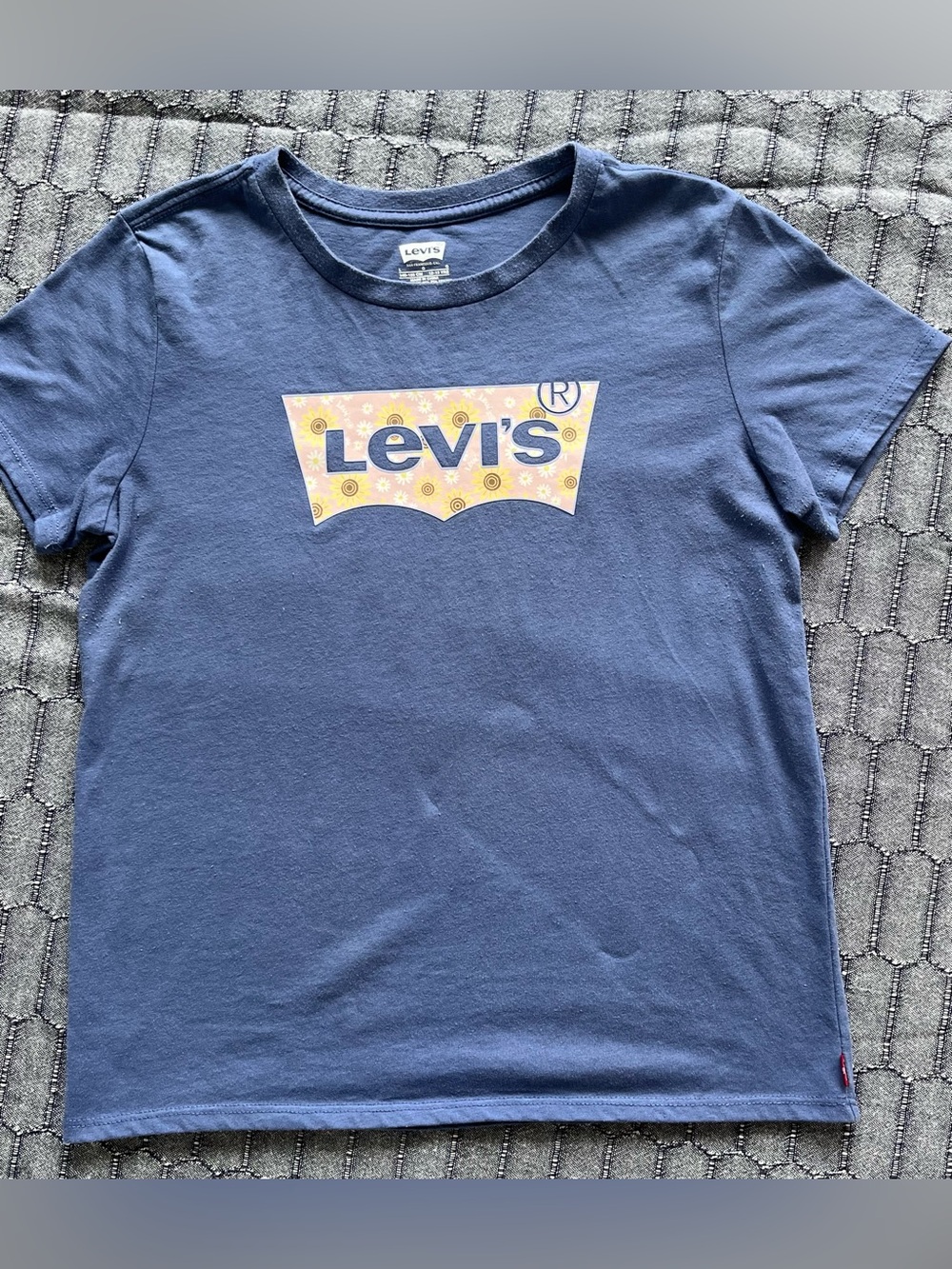 Levi's Navy Graphic Logo Tee with Pastel Accent for kids
